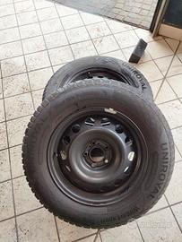 Pneumatici invernali con cerchi 215/70 R16