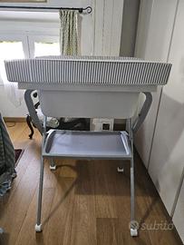 Stazione di cambio pannolini e bagnetto neonati