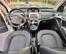Ypsilon 1.2 2010 versus