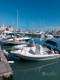 Barca con motore Mercury 40PRO