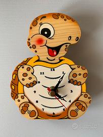 Orologio tartaruga animata in legno Bortolucci