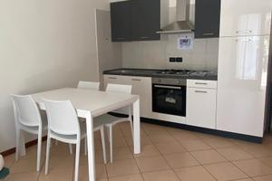 Bilocale arredato - con posto auto e giardino