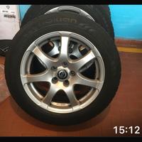 Gomme nokian 215 60  17 e cerchi per nissan o ren