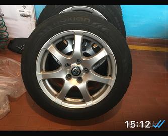 Gomme nokian 215 60  17 e cerchi per nissan o ren