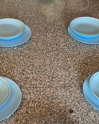 servizio di piatti  in azzurro
