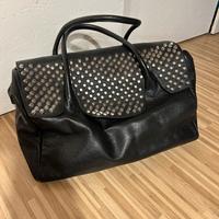 Borsa Week end in vera pelle con borchie