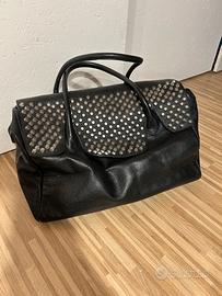 Borsa Week end in vera pelle con borchie