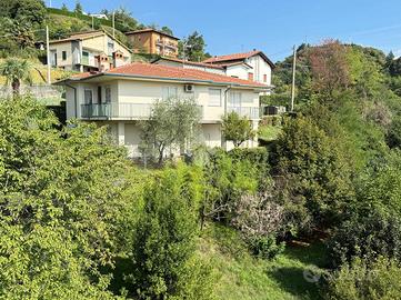 VILLA SINGOLA A AIRUNO