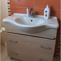 Lavabo con miscelatore e mobiletto 