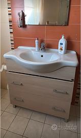 Lavabo con miscelatore e mobiletto 