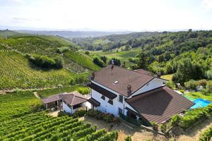 Villa di 480 m² con più di 5 locali e box auto dop