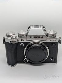 Fujifilm X-T5 Fuji XT5 colore argento 6.500 scatti