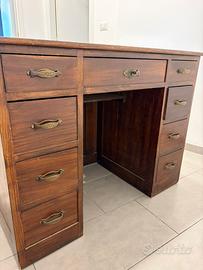 scrivania in legno