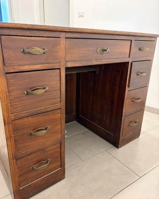 scrivania in legno