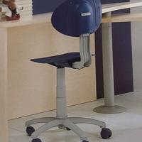 Scrivania , sedia, lettino e comodino cameretta