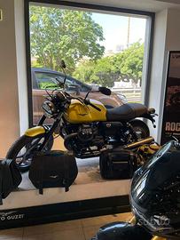 Motov Guzzi V7 Stone 2024 gialla 400 km perfetta