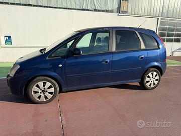 Opel meriva con gancio traino