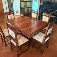 Tavolo e sei sedie antichi, il tavolo è allungabil