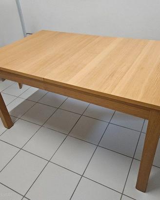 Tavolo in legno allungabile con 4 sedie abbinate