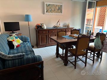 gratis soggiorno e camera da letto a Borgio V.