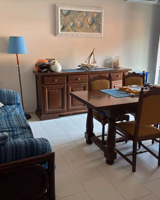 gratis soggiorno e camera da letto a Borgio V.