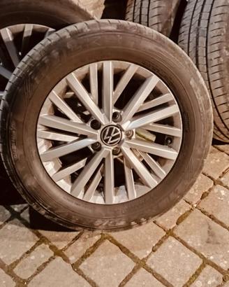 Cerchi in lega T-roc con gomme estive Falken