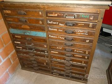 Cassettiera da farmacia vintage. Ritiro sul posto.