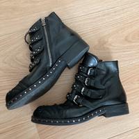 Stivaletti donna con borchie