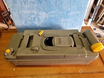 Wc chimico con pezzi di ricambio 