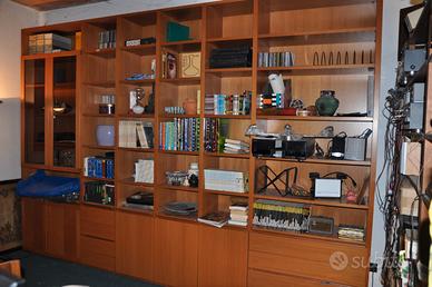 Libreria componibile con vetrinetta e cassetti