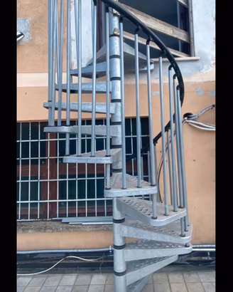 Scala a chiocciola zincata per esterno