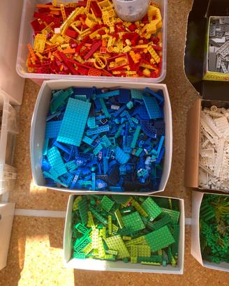 Pezzi lego di diversi colori e forme, peso 10 kg
