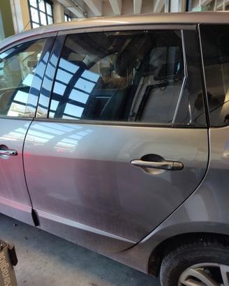 Porta posteriore sinistra RENAULT SCENIC del 2013