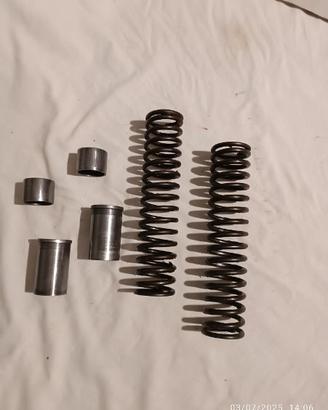 Coppia di molle rinforzate per Moto Guzzi V7 700