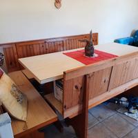 Cassapanca in legno con tavolo