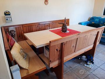 Cassapanca in legno con tavolo