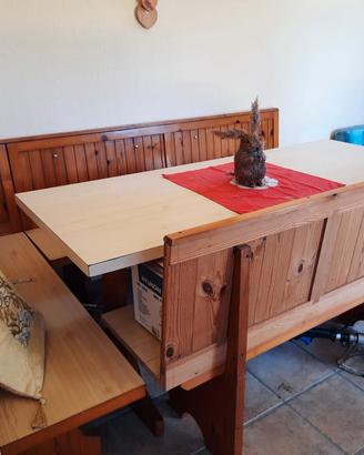 Cassapanca in legno con tavolo