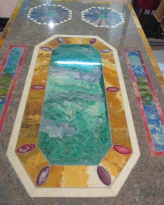 Tavolo in marmo e scagliola