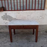 Tavolo con piano in marmo