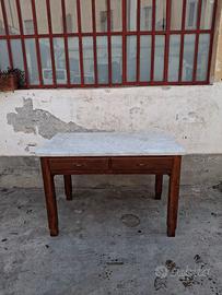 Tavolo con piano in marmo