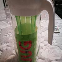 brocca in vetro porta succo di frutta o spremute