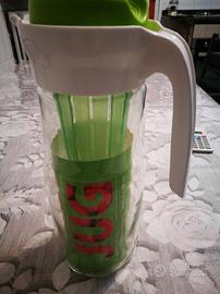 brocca in vetro porta succo di frutta o spremute