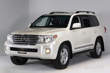 Toyota Land Cruiser 200 4.5 V8 7 Posti