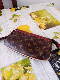 pouchette Louis Vuitton 