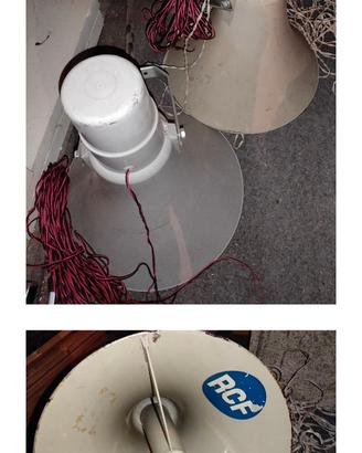 Amplificatore, trombe e microfono vintage