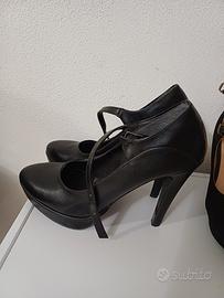 scarpa con tacco e cinturino in pelle