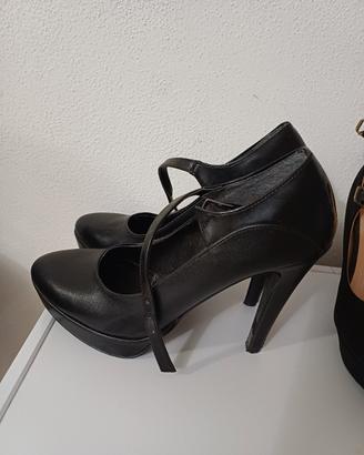 scarpa con tacco e cinturino in pelle