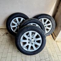 4 Cerchi in Lega da 15” con Gomme 195/65/15 Golf