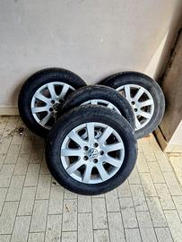 4 Cerchi in Lega da 15” con Gomme 195/65/15 Golf