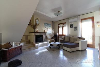 4 LOCALI A QUARTUCCIU